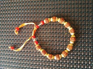 Mala da polso con semi di Rudrakchaya per meditazioni. - Foto 1 di 3