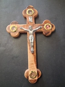 Olivenholz Kruzifix / mit 4 Elementen Christi (Boden, Felsen, Weihrauch, Olivenblätter) - Bild 1 von 7