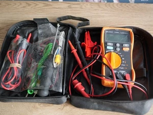 KEYSIGHT U1233A Handheld Digital Multimeter Case & Accessories - Picture 1 of 6