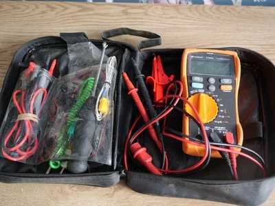 Keysight U1233A Digital-Handmultimeter Koffer & Zubehör - Bild 1 von 4