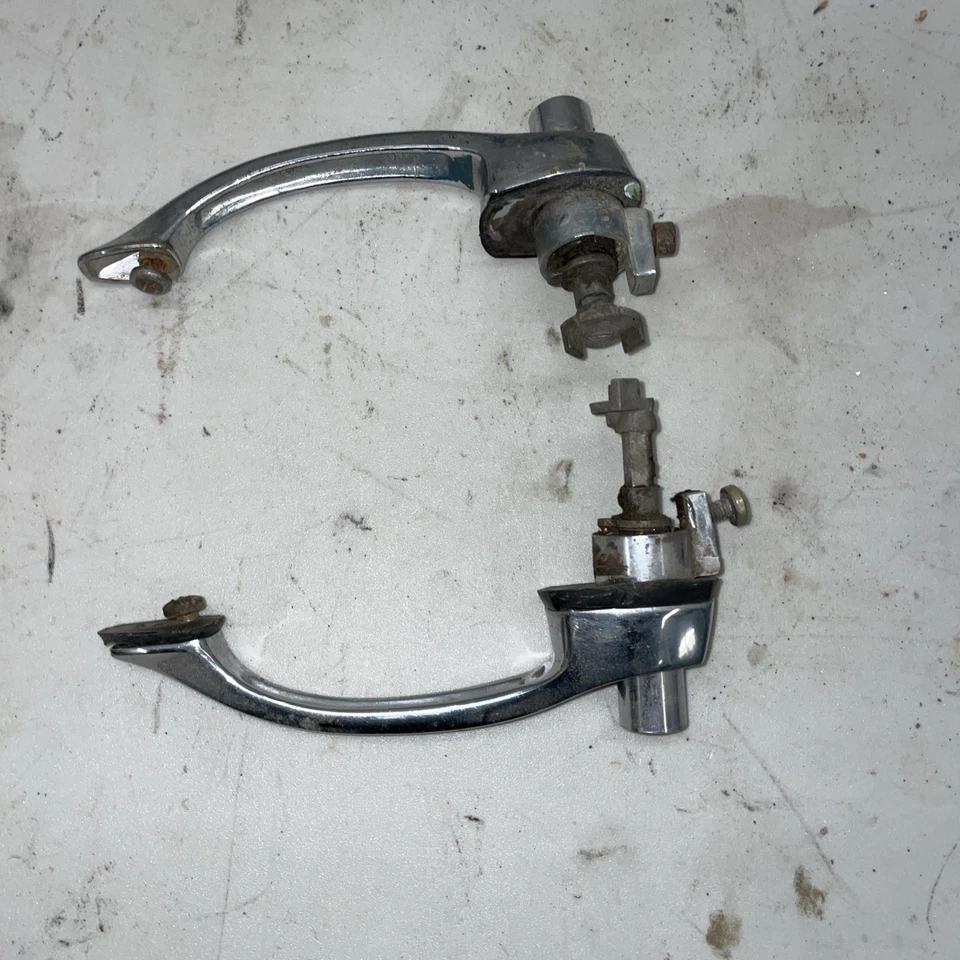 Mercedes Benz 230 Sl Door Handles - Image 1 of 4