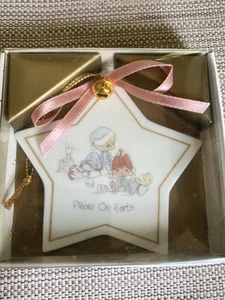 Precious Moments Holiday Ornament Star 1988 Piezas en la Tierra 236212 S. Carnicero - Imagen 1 de 6
