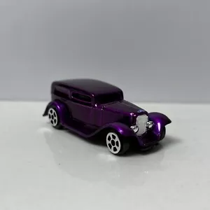 1932 32 Ford Sedan Delivery Collectible 1/64 Scale Diecast Diorama Model - Picture 1 of 4