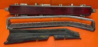 1968 Buick Riviera Taillight Assembly with Bezel Trim, OEM, RH Right Foto 1 de 4