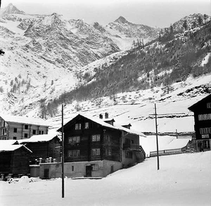 SCHWEIZ c. 1950 - Chalets Schneedorf Saas-Fee - Negativ 6 x 6 - Sui 225 - Bild 1 von 1