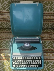 Vintage 60s Corsair WORKING Deluxe Smith Corona BLUE Portable Typewriter England - Picture 1 of 11