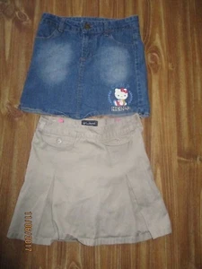 Paket 2 Röcke Mädchen Größe 7. French Toast hellbraun Hello Kitty jeansblau Schule unifo - Bild 1 von 3
