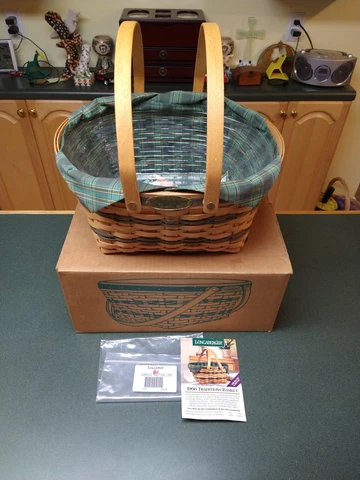 Longaberger 1996 Traditions Collection Community Basket with Liner Protector Box Cover