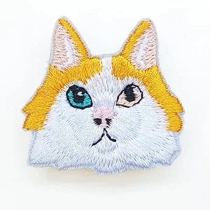 Brooch Pin Embroidery Lifelike Odd-eyed Yellow White Cat Children Light Weight - Picture 1 of 3