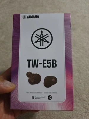 Auriculares inalámbricos Yamaha True IPX5 resistentes al agua Bluetooth TW-E5B - marrón Foto 1 de 4
