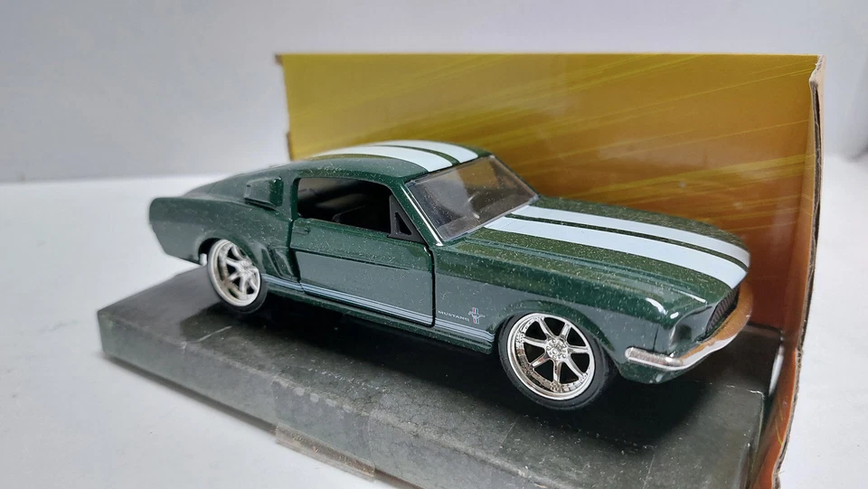 JADA Sean's 1967 Ford Mustang Fastback verde Fast & Furious rimanenze 1/32 - Immagine 1 di 1