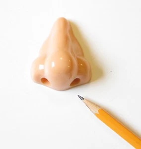 1 NEW NOSE PENCIL SHARPENER FOR #2 PENCILS STUDENT SHARPENERS TEACHER GAG GIFT - Picture 1 of 10