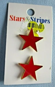 Estrellas Rayas Rojo Dorado Estrella Forma 2 Vástagos Botones En Tarjeta 1 Pulgada - Imagen 1 de 3