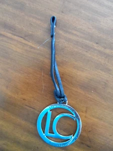 LIZ CLAIBORNE BLACK LEATHER SILVER BAG CHARM KEYCHAIN HANG TAG - Picture 1 of 3