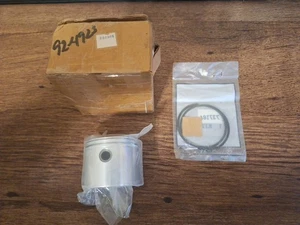Kit de pistón y anillo de motor serie F cortadora de césped original nuevo de stock. 92-4923 682986 - Imagen 1 de 4