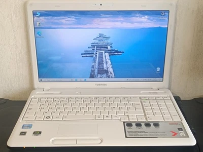 PC Portable Toshiba Satellite C660 - Photo 1/4