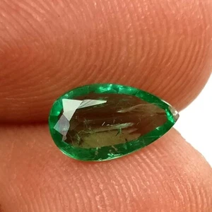 Smeraldo naturale 0,53 ct bella forma di pera top lucentezza verde pietra pregiata - Foto 1 di 3