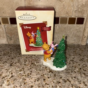 Hallmark Keepsake A Boost for Piglet Winnie the Pooh con efecto de iluminación # 3575 - Imagen 1 de 7