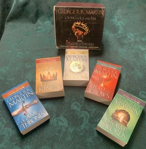 A Song of Ice and Fire 5 Book Box Set - George R.R. Martin (2013, Paperback) - Imagen 1 de 7