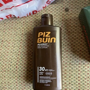 Piz Buin Allergy Sun SPF30 Sensitive Skin Protection 200ml - Picture 1 of 1