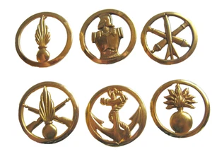 LOT DE 6 INSIGNES DE BERET ARMES DIVERS GENE-ARTILLERIE-TDM ..... ETAT EXCELLENT - Picture 1 of 2