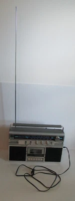 Soundesign Modelo Nº4622 Boom Box con Cable Radio y Cassette Funciona Negro De Colección Foto 1 de 4