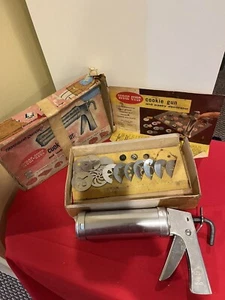 Wear-Ever Trigger Quick Cookie Gun & Pastry Decorator Vintage No 3367 Incomplete - Picture 1 of 11