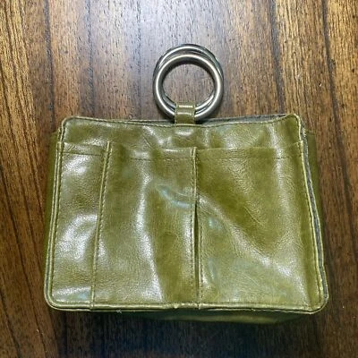 Cartera organizadora Pouchee pequeña de cuero verde oliva Foto 1 de 4