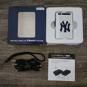 BUMPBOXX Retro Pager New York Yankees Wireless Bluetooth Ricaricabile ClipOn - Foto 1 di 4