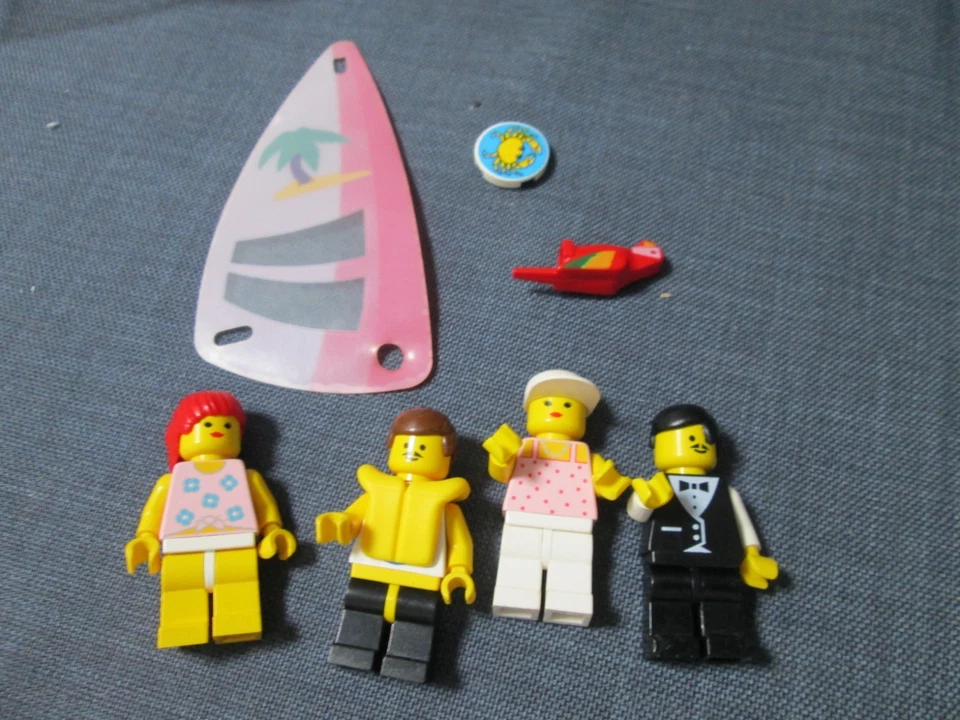 Lego -   4 Figuren,  Segel, Papagei aus Set 6410 - Paradisa - Bild 1 von 1