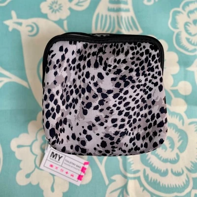 Mytagalongs Toiletry Bag Gray + Black Leopard Print NWT  NEW SHIPS FAST - Image 1 of 2