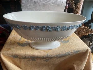 Ciotola centrotavola ovale vintage Wedgewood Queensware, piccola base chip, lunga 1 piede - Foto 1 di 24