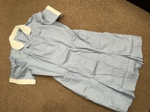 KRANKENSCHWESTERN GESUNDHEITSKLEID UK 26 HELLBLAU WEISS JAKRAGEN TOP QUALITÄT - Bild 1 von 5