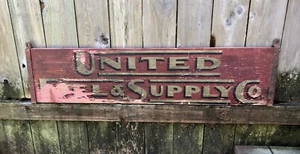 Letrero comercial original de madera pintada de United Fuel, doble cara, soportes - Imagen 1 de 6