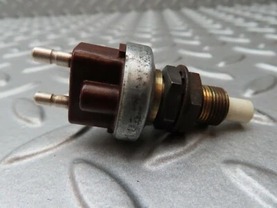 Interruptor de luz de freno cupé Mercedes-Benz W114 280CE Foto 1 de 4