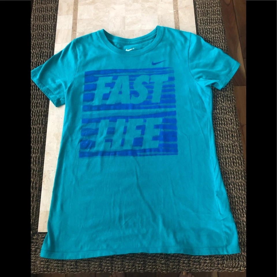 Nike T-shirt athletic cut size medium - Image 1 of 4