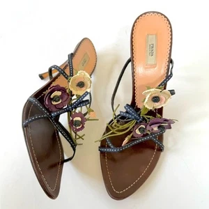 Prada pelle marrone vintage bouquet fiori fiocco cinturino tacco EU 39,5 - Foto 1 di 11