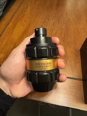 Viktor & Rolf Spicebomb Extreme Eau de Parfum Masculino, 3,04 oz (90 ml) Spray 60% Completo - Imagem 1 de 4