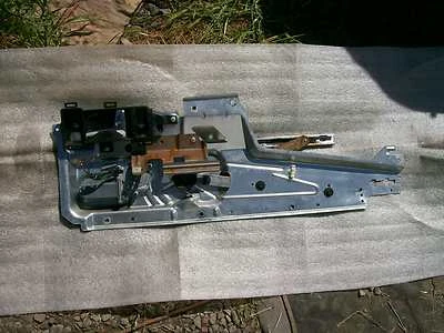 1992-1995 CADILLAC ELDORADO PASSENGER RIGHT POWER WINDOW REGULATOR MOTOR HANDLE - Image 1 of 4