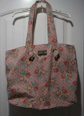 Bolso de Mano Matilda Jane Grande de Lona Floral para Pasar la Noche Foto 1 de 2