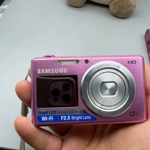Samsung DV150F 16.2MP Smart WiFi Digital Camera w/5x Zoom Dual LCD Screens-Great - Picture 1 of 3