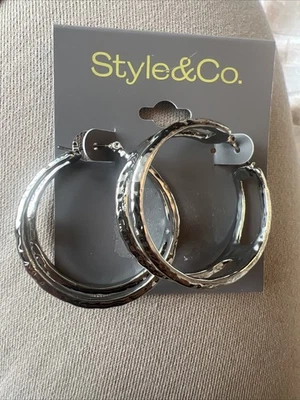 Pendientes de aro calados martillados tono plata Style & Co, 1,5", nuevos con etiquetas, precio de venta sugerido por el fabricante 19,50 USD Foto 1 de 4