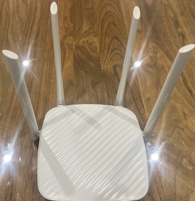 Tenda F9 600Mbps Wi-Fi Router with 4 * 6dBi Antennas, Easy Setup, Beamforming - Image 1 of 4