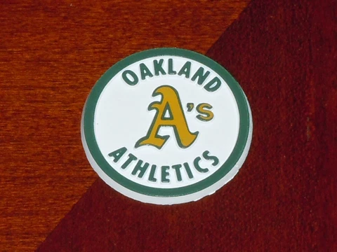 OAKLAND SWINGIN' A'S ATHLETICS Vtg MLB RUBBER Baseball MAGNET Standings Board Cover