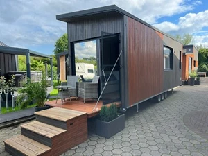 Modernes Tiny House PANORAMA 20qm Wohnfläche mit ausklapbarer Terrasse - Bild 1 von 15