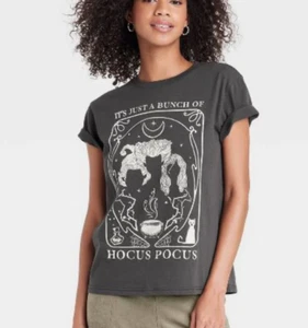 NEW Disney Hocus Pocus Women's Short Sleeve Graphic T-Shirt Size Small - Picture 1 of 1