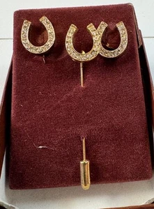 Vintage 50s Gold Tone Horseshoe Clip On Earrings & Brooch- Vintage  - Picture 1 of 7