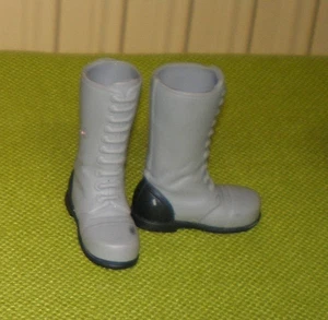 Graue  Stiefel für Spielfiguren / Actionfiguren - Bild 1 von 2