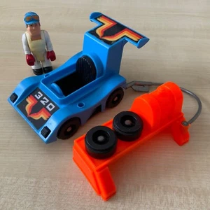 Bomba de gasolina Fisher Price 320 Husky Helpers coche de carreras vintage + juego de figuras 1979 - Imagen 1 de 7