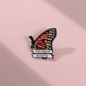 Pin Esmalte Mariposa Antisocial - Introvertido ND Neurodivergente AuDHD Demasiado Peopley - Imagen 1 de 6